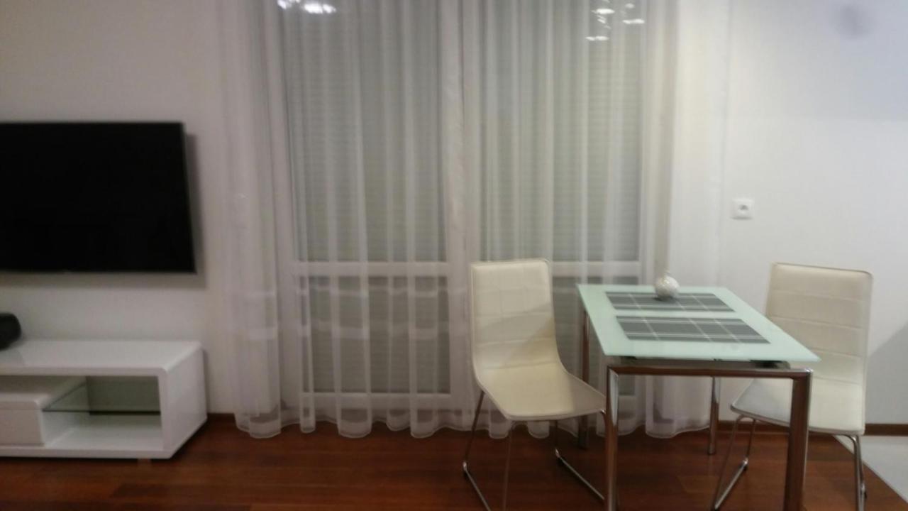 Apartament Esensja II Apartment ชกลาร์สกา ปอเรมบา ภายนอก รูปภาพ