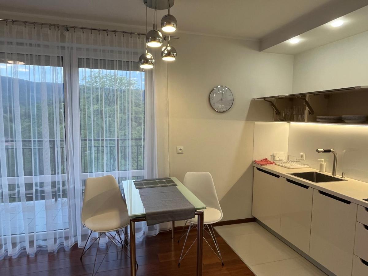 Apartament Esensja II Apartment ชกลาร์สกา ปอเรมบา ภายนอก รูปภาพ